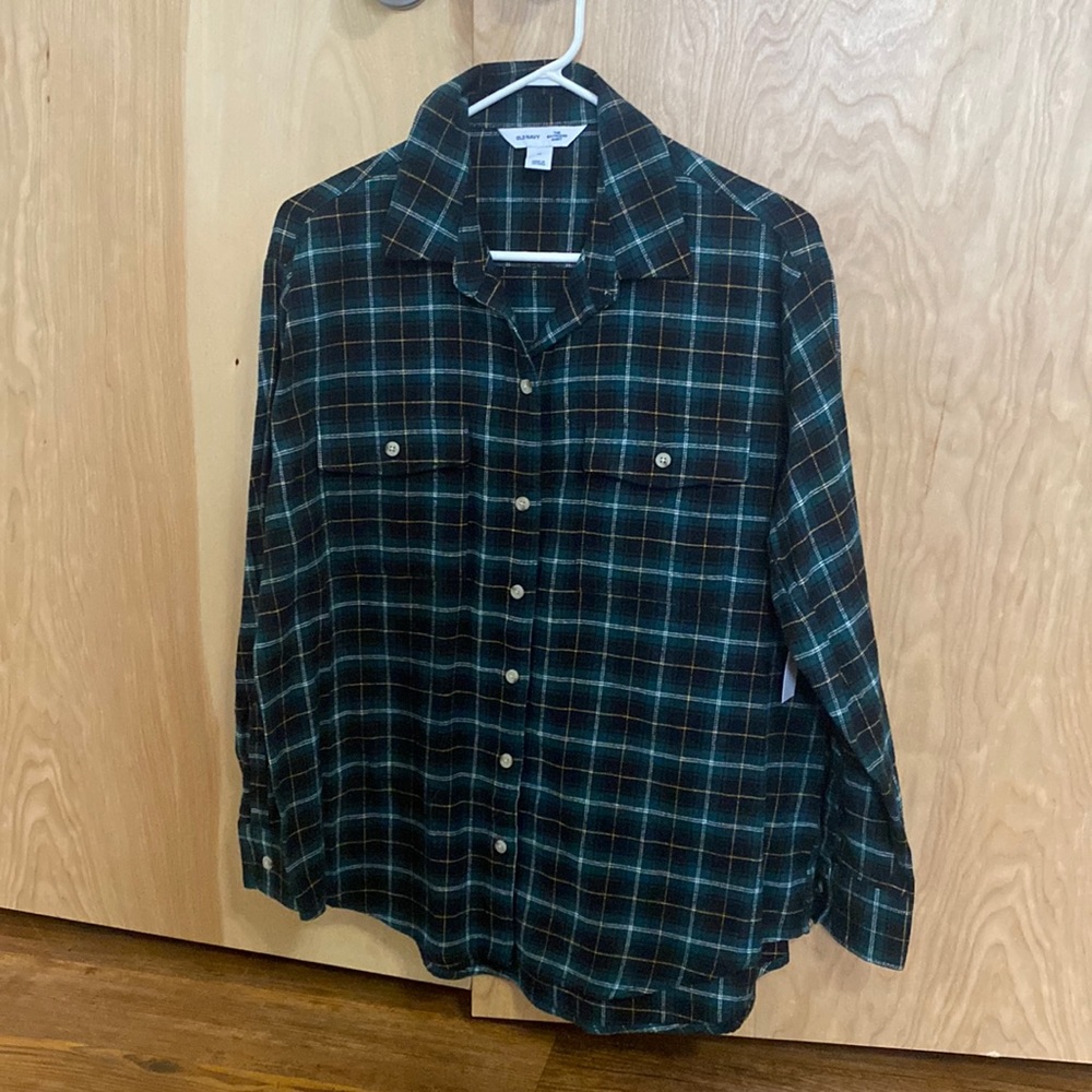 Old Navy medium boyfriend shirt. Green and black plaid button-up / flannel